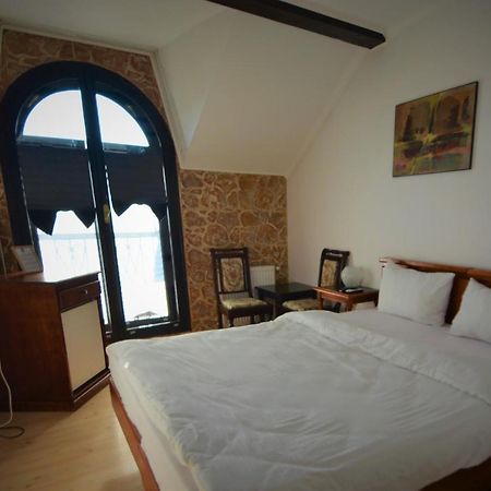 Gala - Guesthouse Орадя Экстерьер фото