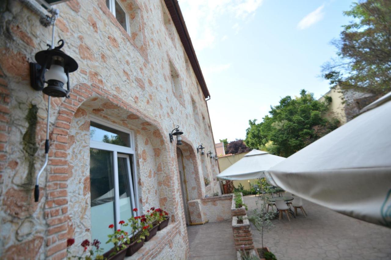 Gala - Guesthouse Орадя Экстерьер фото