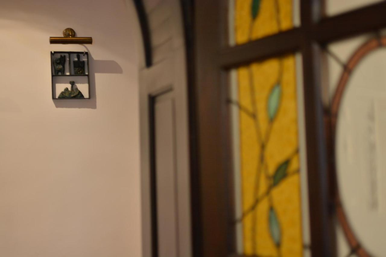 Gala - Guesthouse Орадя Экстерьер фото