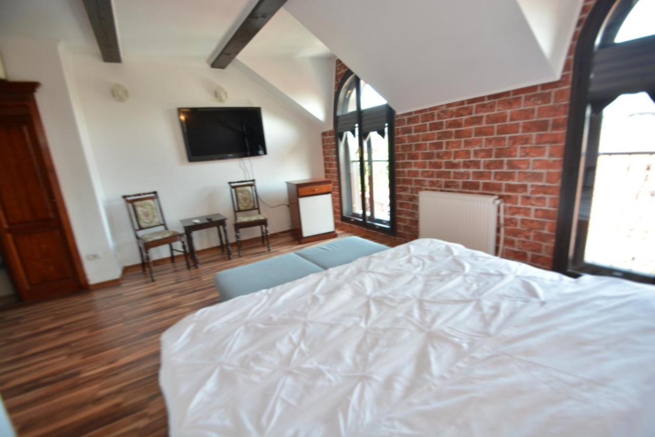 Gala - Guesthouse Орадя Экстерьер фото