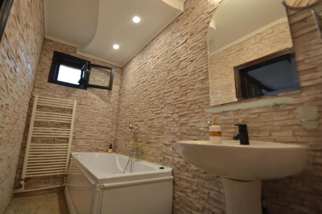 Gala - Guesthouse Орадя Экстерьер фото