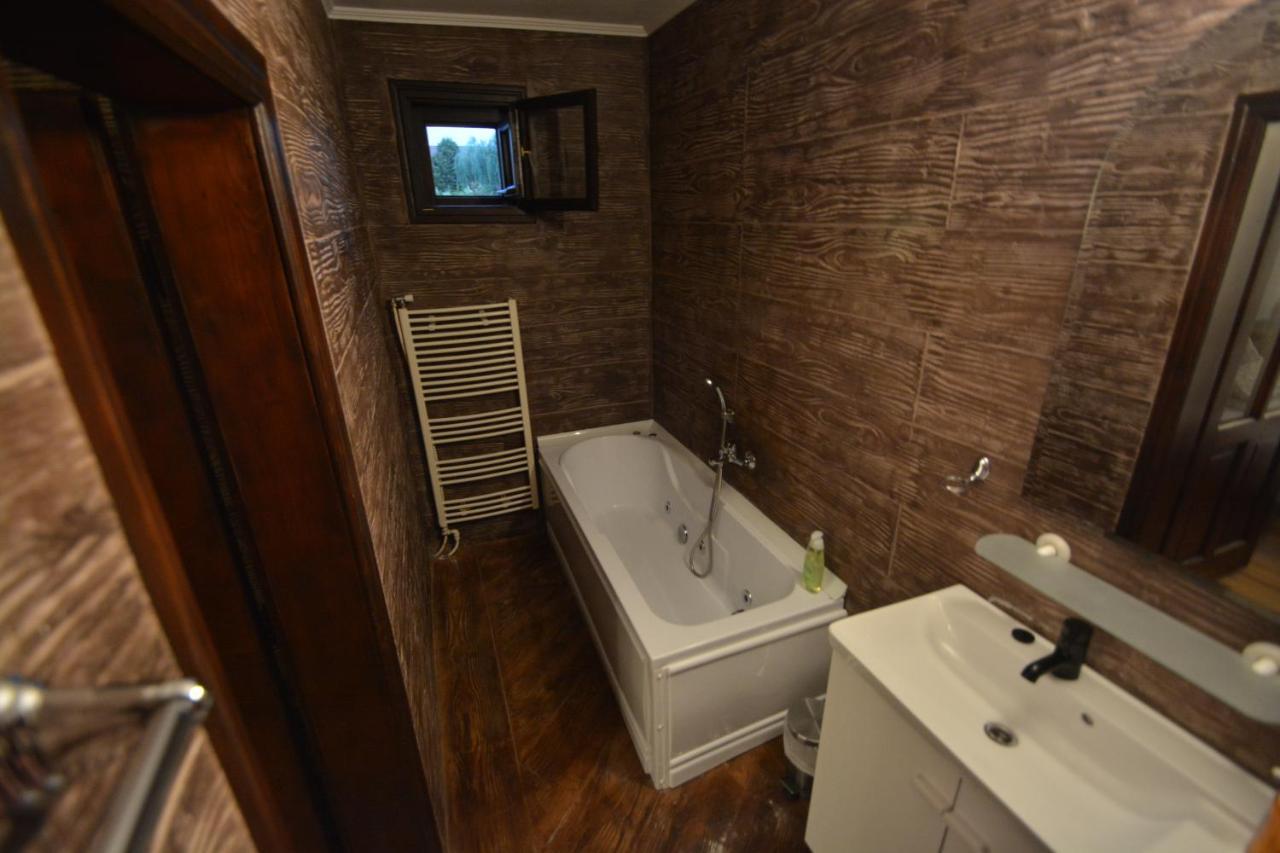 Gala - Guesthouse Орадя Экстерьер фото